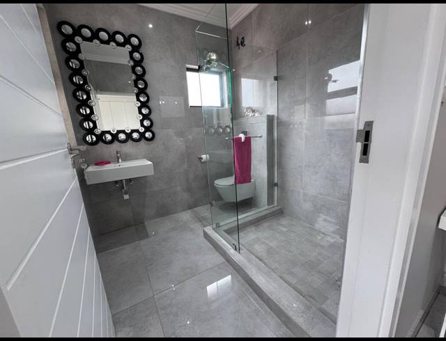 5 BEDROOM TOWNHOUSE FOR SALE IN IZINGA